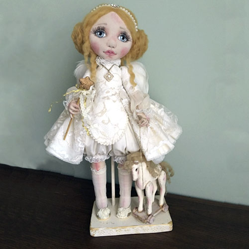 Авторская кукла Соломии Туранской "Девочка с лошадкой"